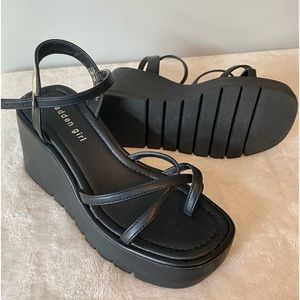 Viral Madden Girl Strappy Platform Sandals - Black